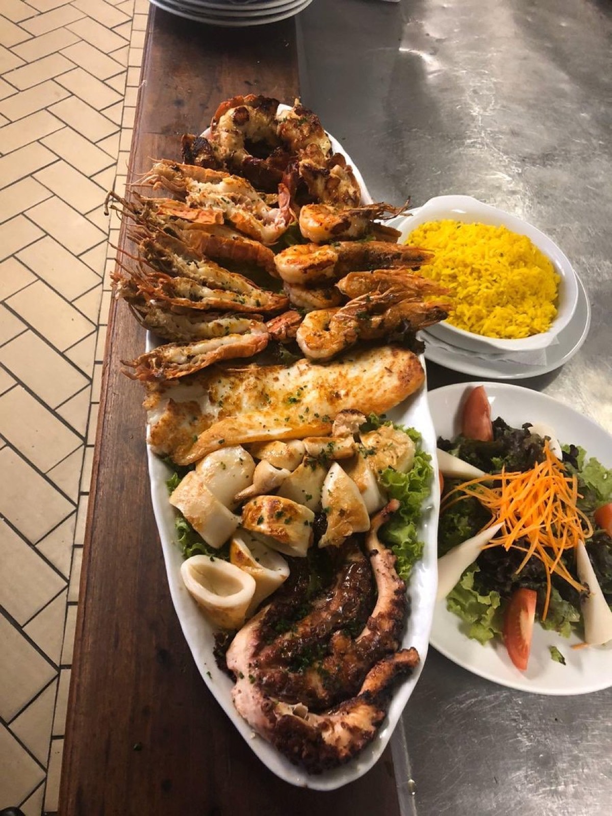Grelhada mista de peixe